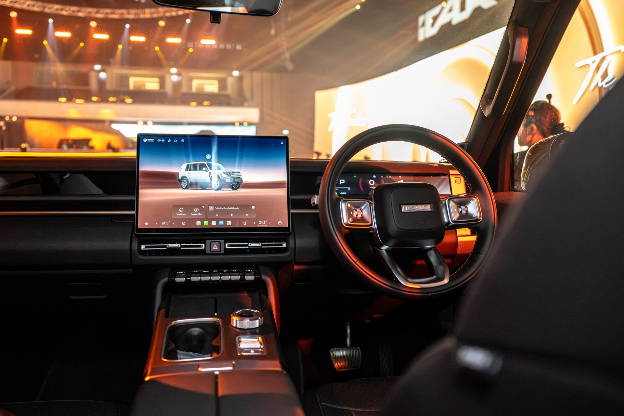ห้องโดยสาร iCAUR V27 REEV พร้อมจอกลาง 15.4 นิ้ว