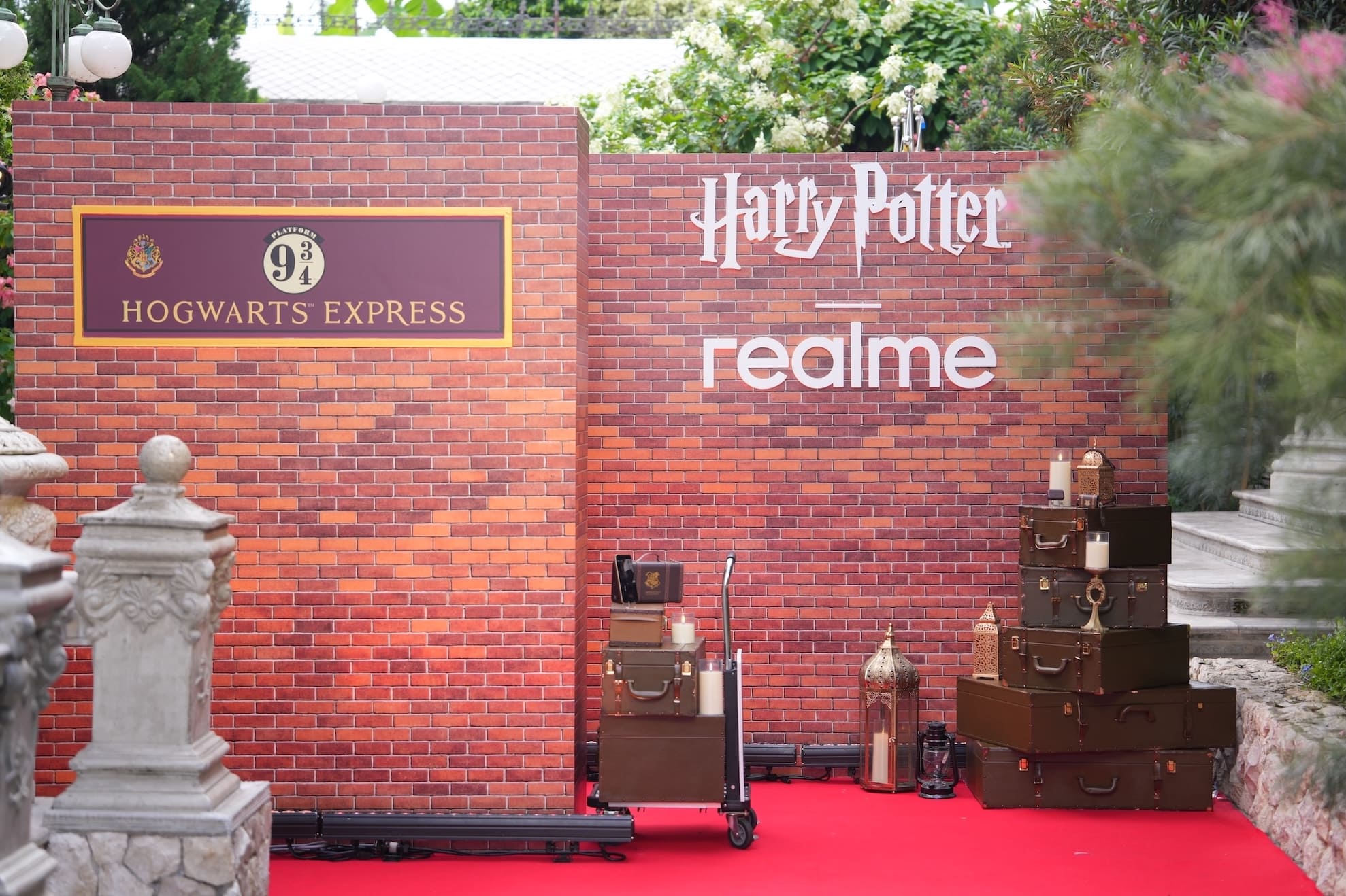 โซนต้อนรับธีมชานชาลา 9¾ ในงานเปิดตัว realme 16 Pro 5G Harry Potter Edition