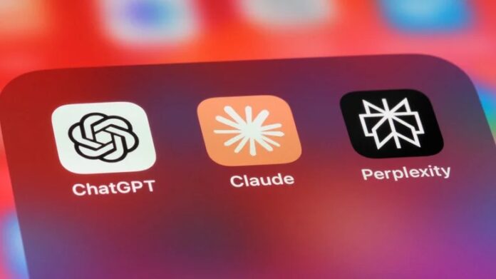 ไอคอนแอปพลิเคชัน AI ยอดนิยมบนหน้าจอสมาร์ทโฟน ได้แก่ ChatGPT, Claude และ Perplexity