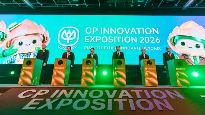 ผู้บริหารร่วมพิธีเปิด CP Innovation Exposition 2026 บนเวทีที่มีโลโก้งาน