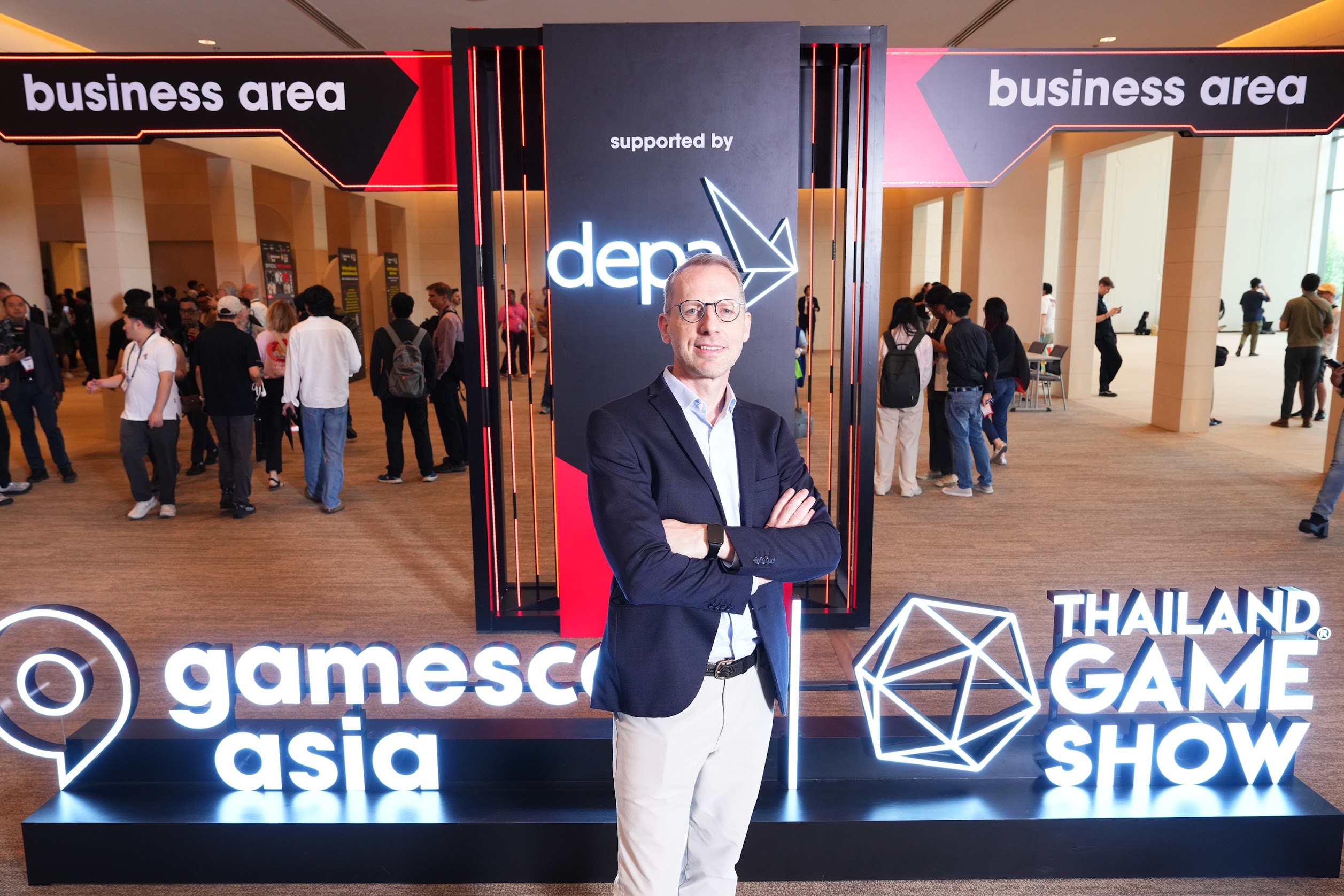 แมทเธียส คูเปอร์ ยืนหน้าป้ายโซนธุรกิจ gamescom asia x Thailand Game Show 2026