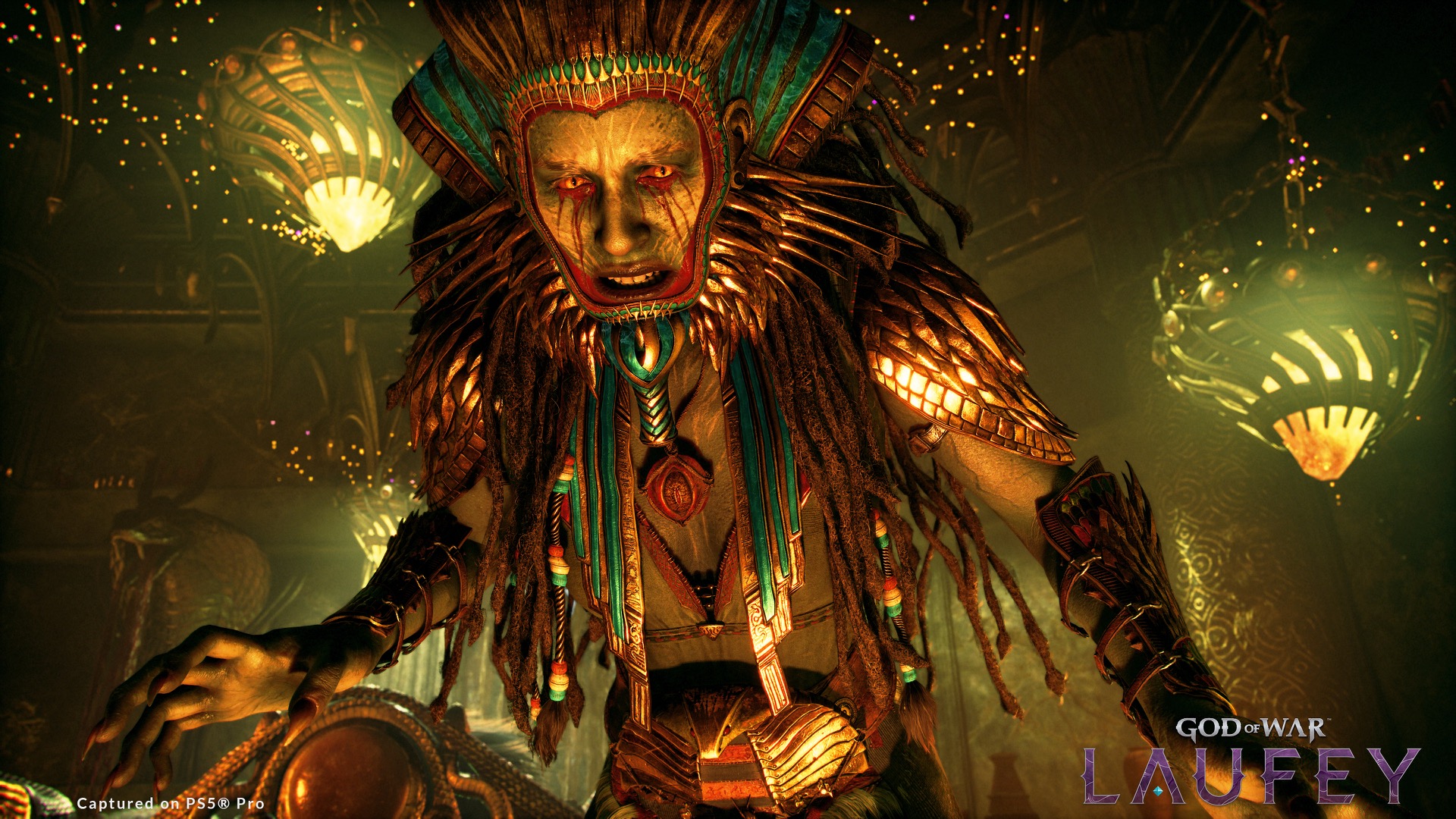 ตัวละครสวมเครื่องแต่งกายสีทองในฉากจาก God of War Laufey