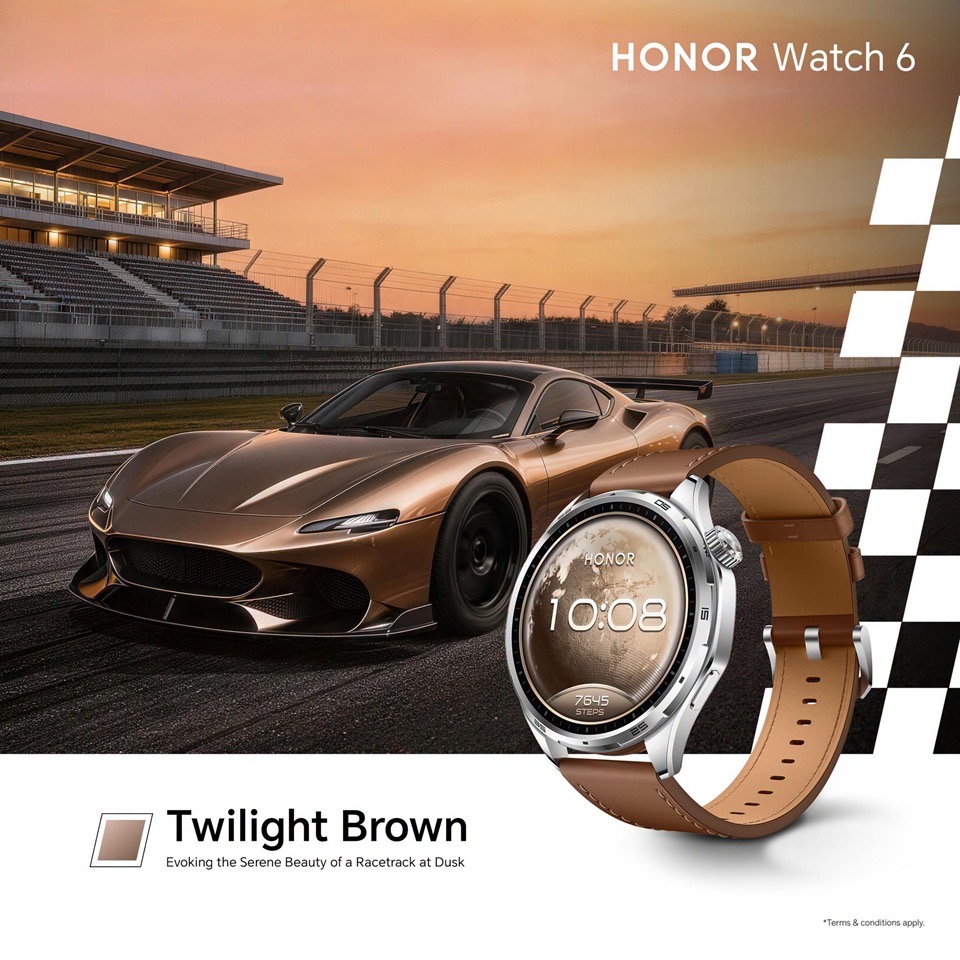 นาฬิกา Twilight Brown วางคู่ภาพรถสีน้ำตาลในสนามแข่ง
