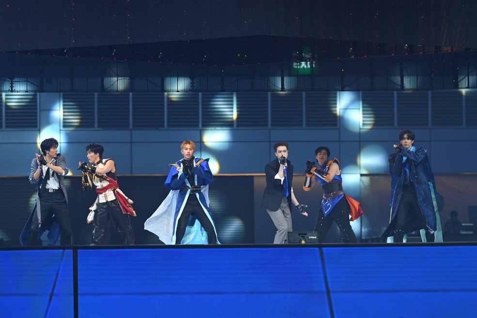 สมาชิก PROXIE แสดงบนเวทีงาน Arena of the Decade