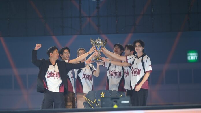 สมาชิก TEAM LOKHEIM ชูถ้วยแชมป์ RoV T-POP Tournament 2026