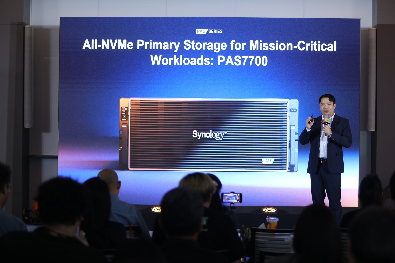 รหัท บุญตันจีน นำเสนอระบบจัดเก็บข้อมูล NVMe SSD รุ่น PAS7700 ของ Synology บนเวที