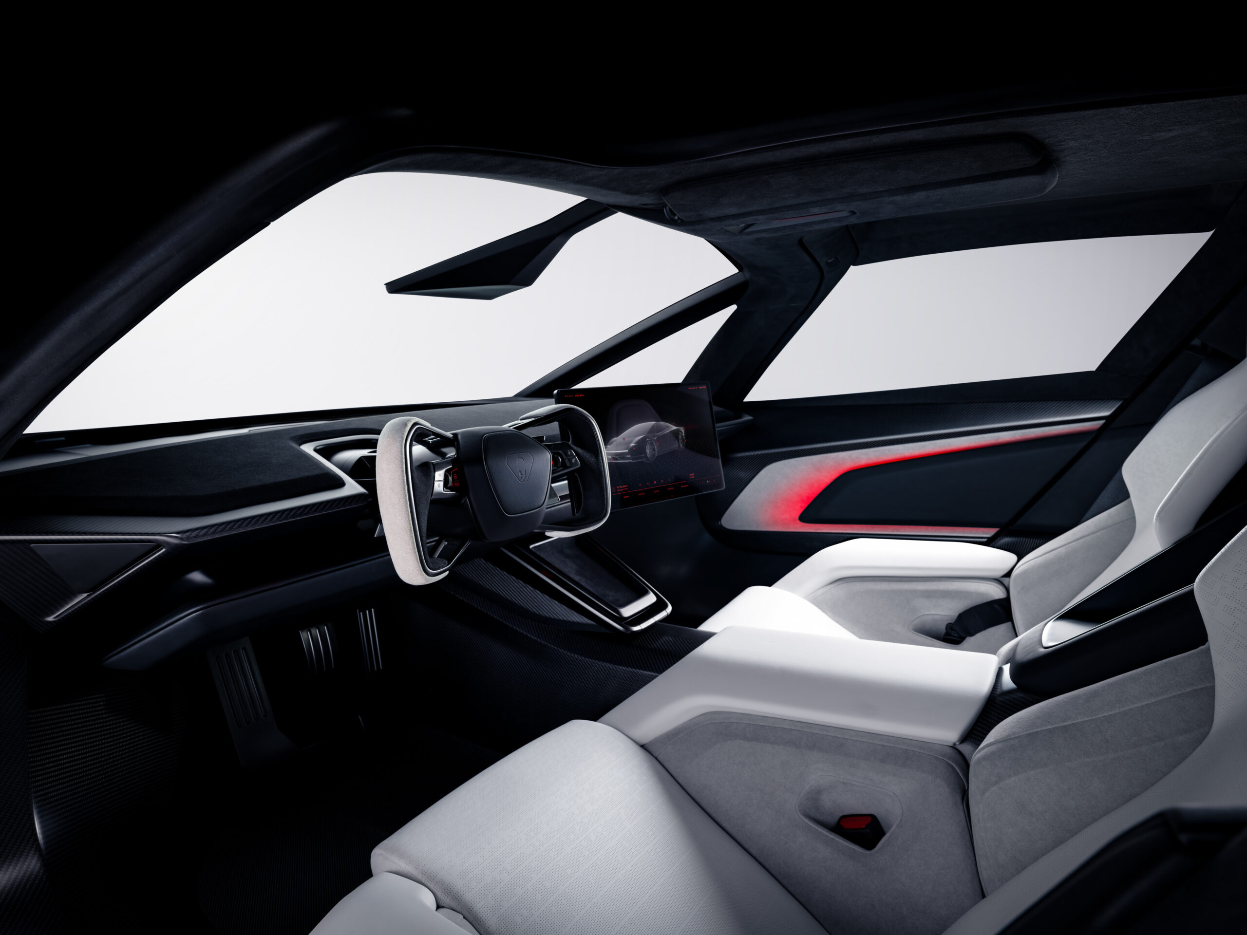ห้องโดยสาร Roadster มองจากด้านข้าง เห็นเบาะสีขาว พวงมาลัย และจอกลาง