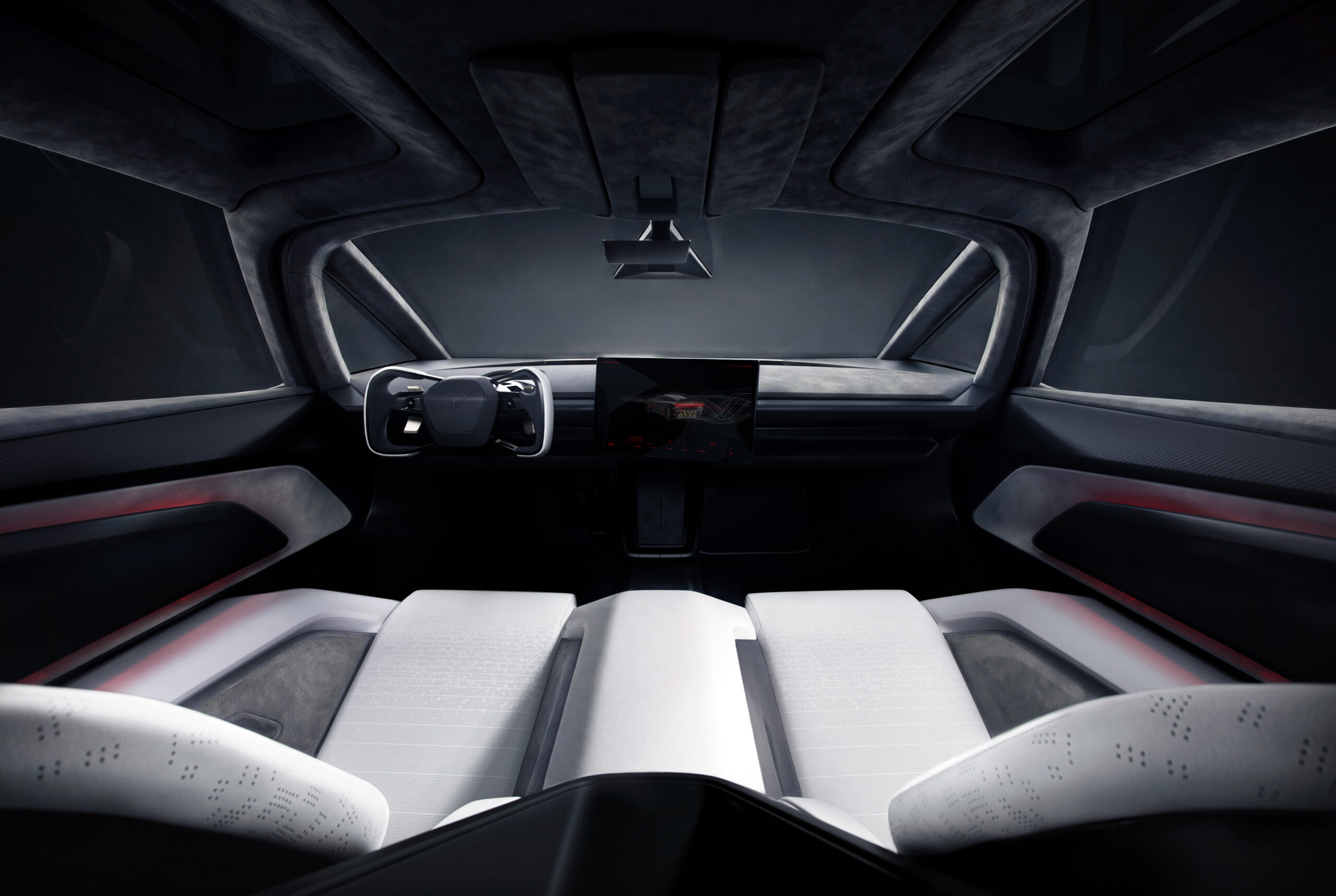 ภาพกว้างภายใน Roadster จากด้านหลังเบาะ เห็นคอนโซลและจอกลาง