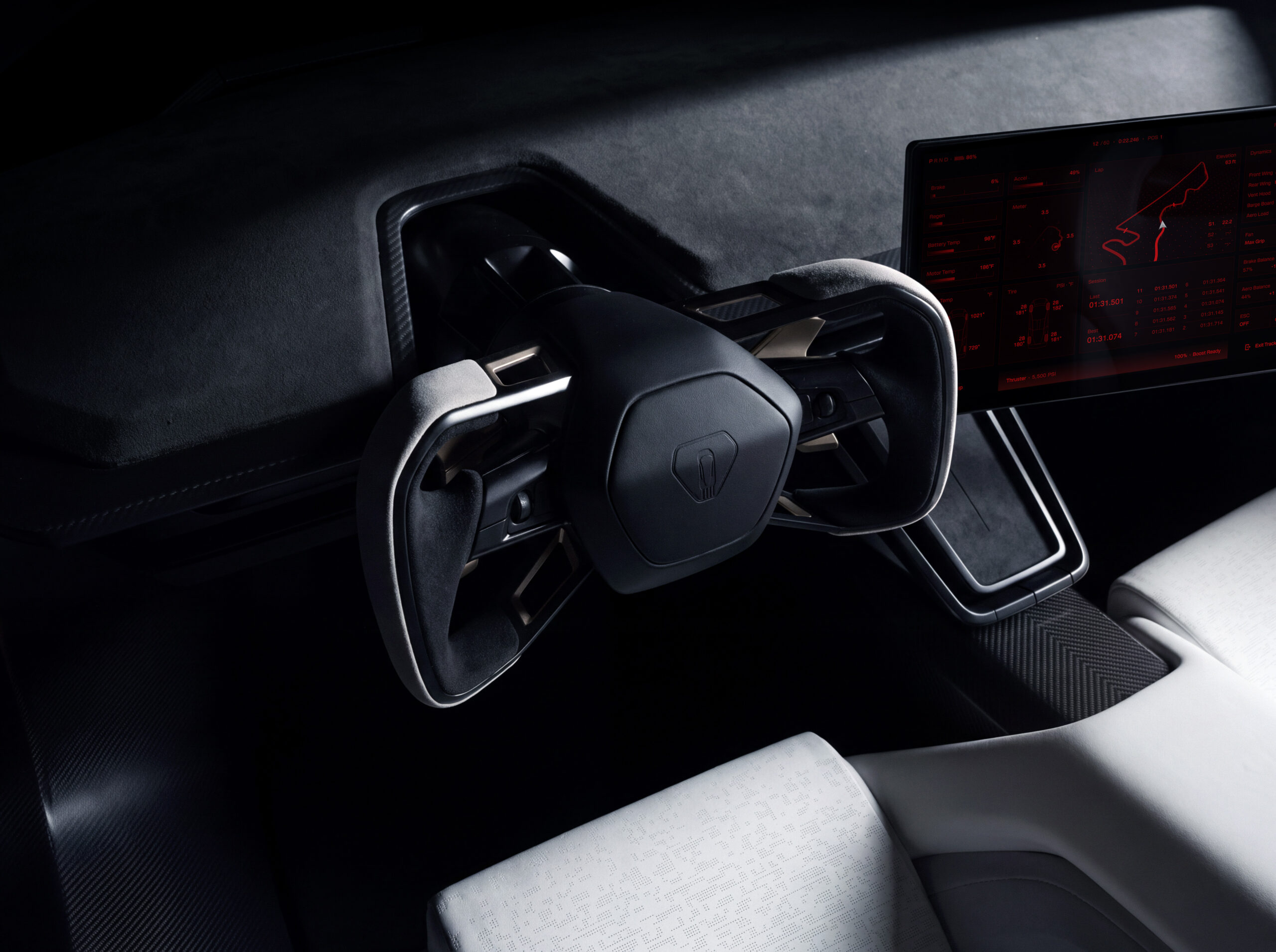 พวงมาลัย Roadster พร้อมจอกลางแสดงแผนผังสนาม